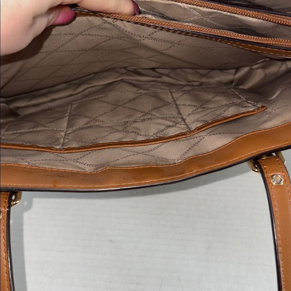 Michael Kors Jet Set Large Shoulder Bag - Picture 8 of 16